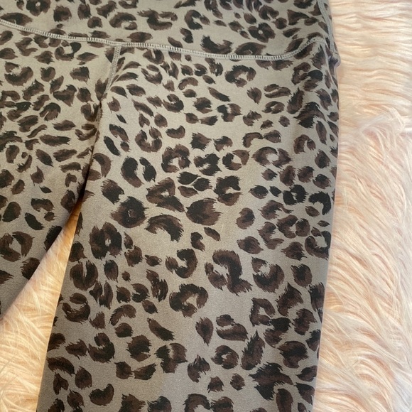Varley Century Leggings in Iron Cheetah sz L - Picture 4 of 10